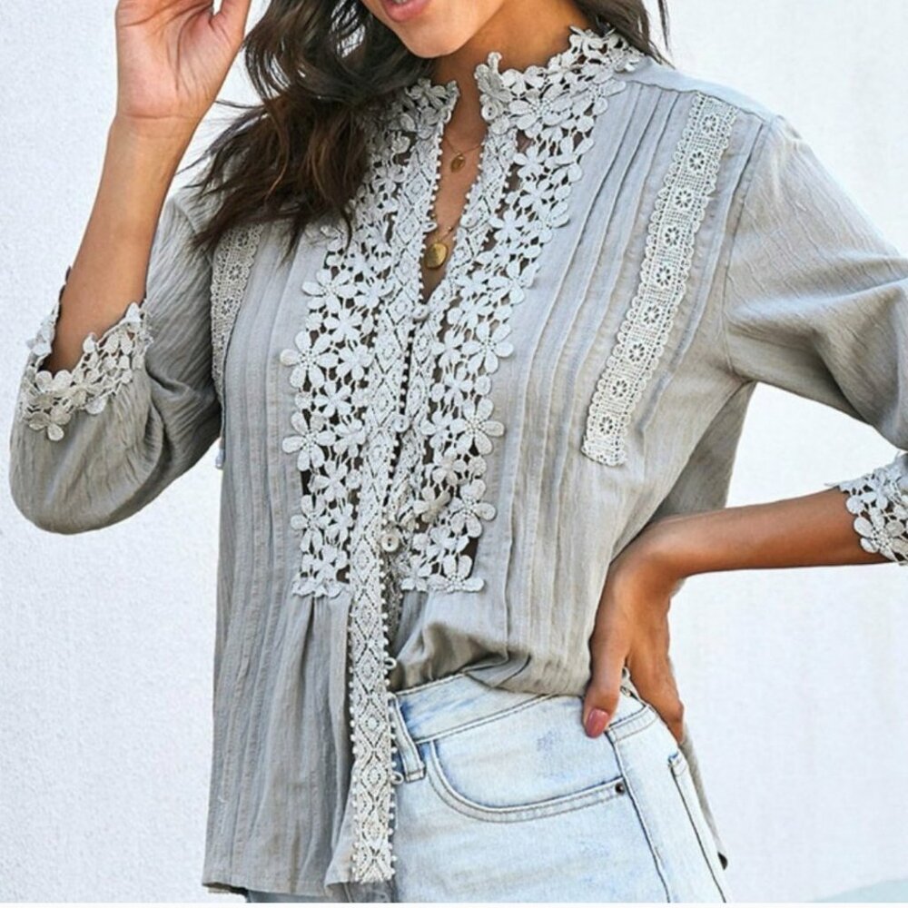 Bohemia Gray Lace Blouse in Size L NWT